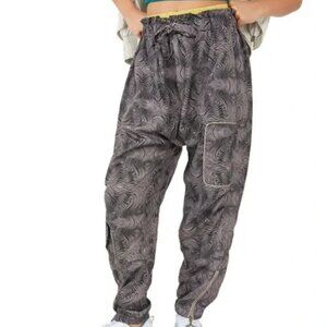 Free People FP Movement Women's S‎ Spring Trekker Cargo Pants Black Olive Swirl
